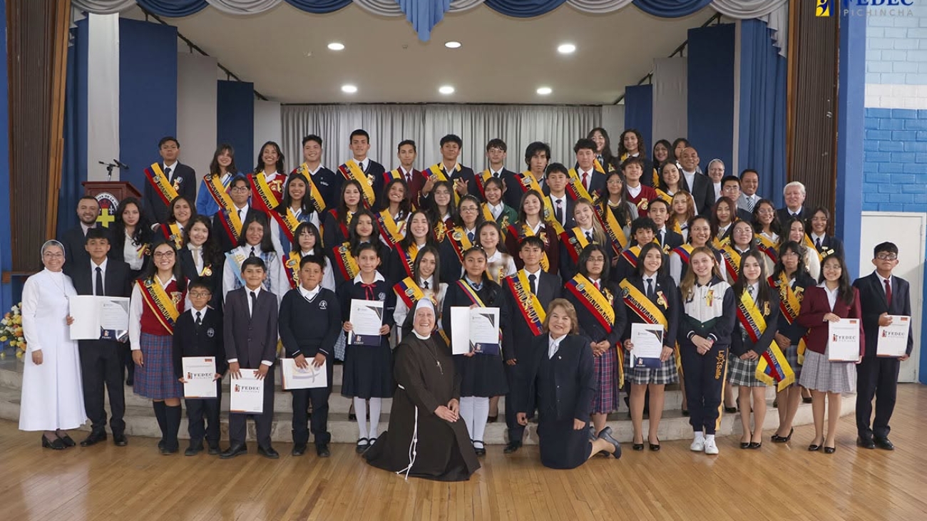 HOMENAJE ESTUDIANTES 2025
